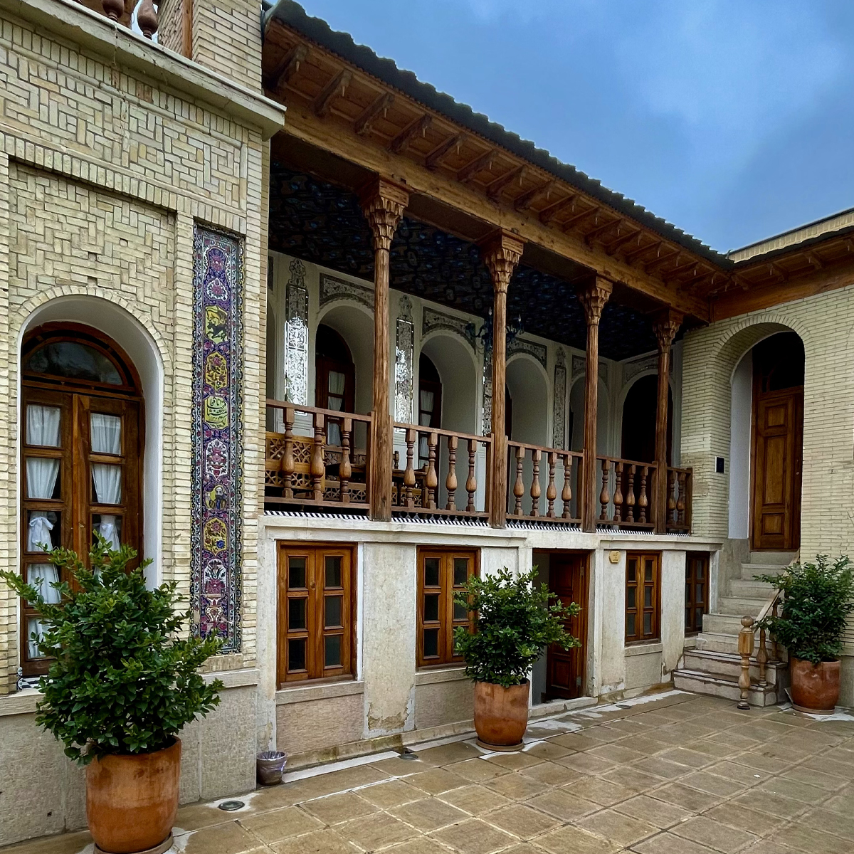 Ayeneh Room