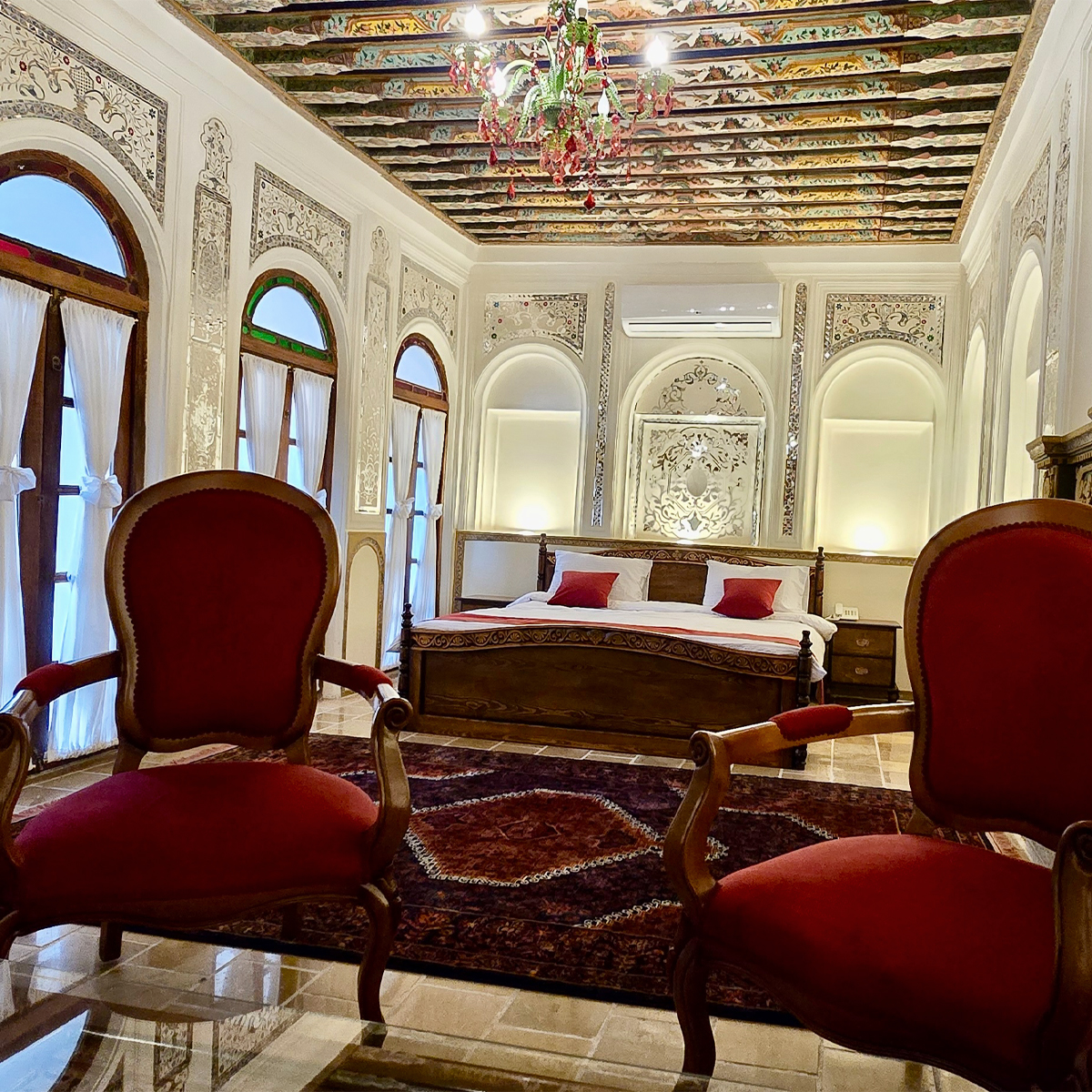 Ayeneh Room
