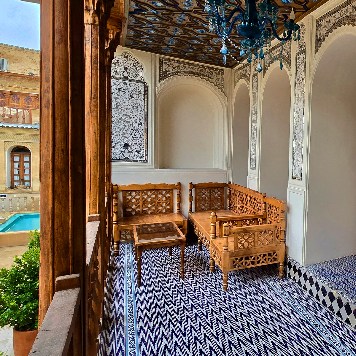 Ayeneh Room
