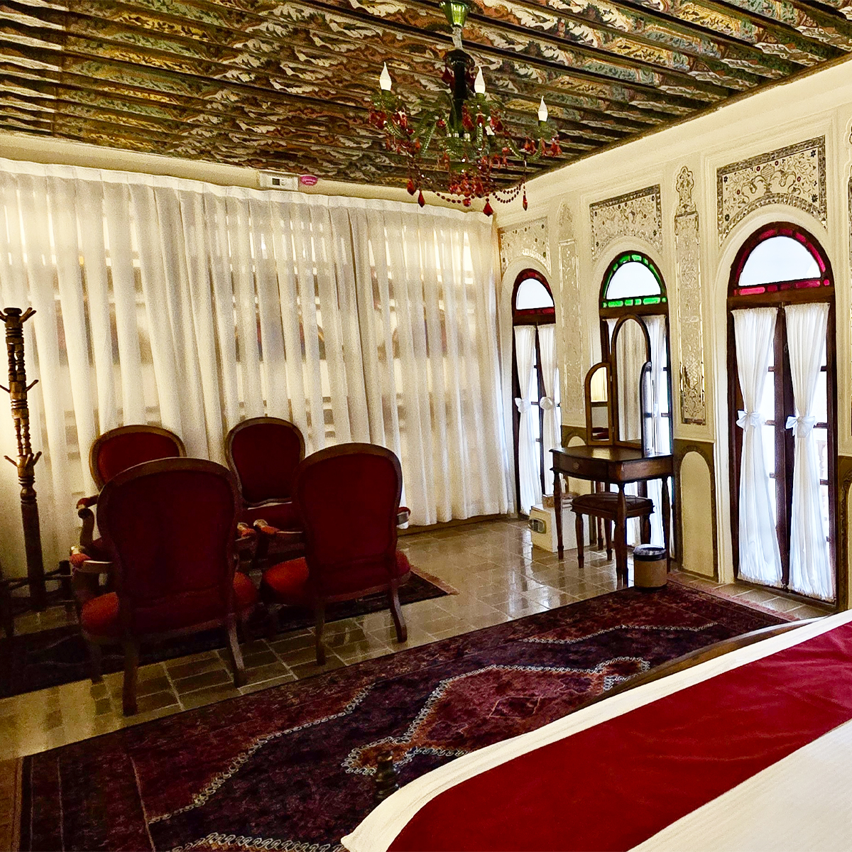 Ayeneh Room