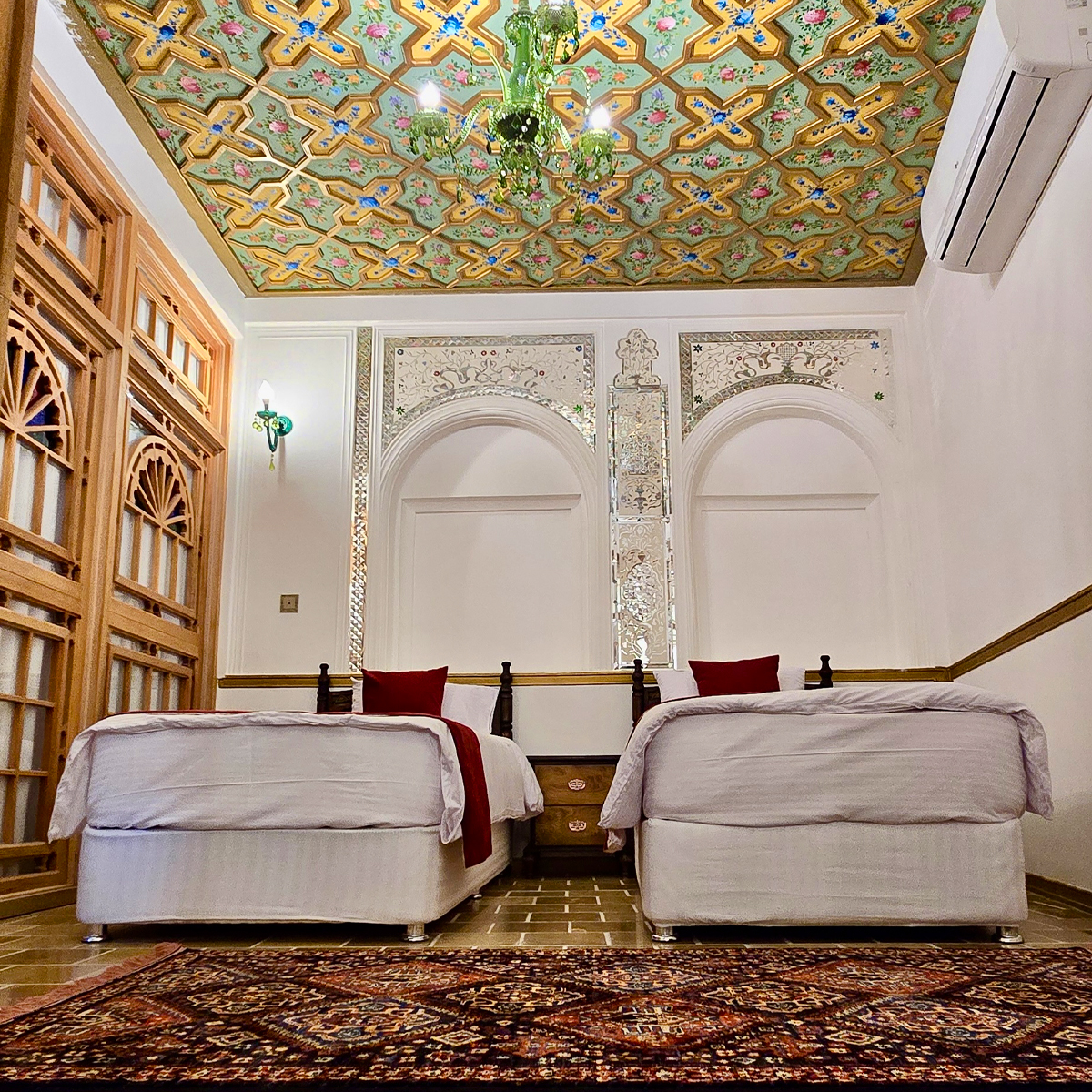 Ayeneh Room