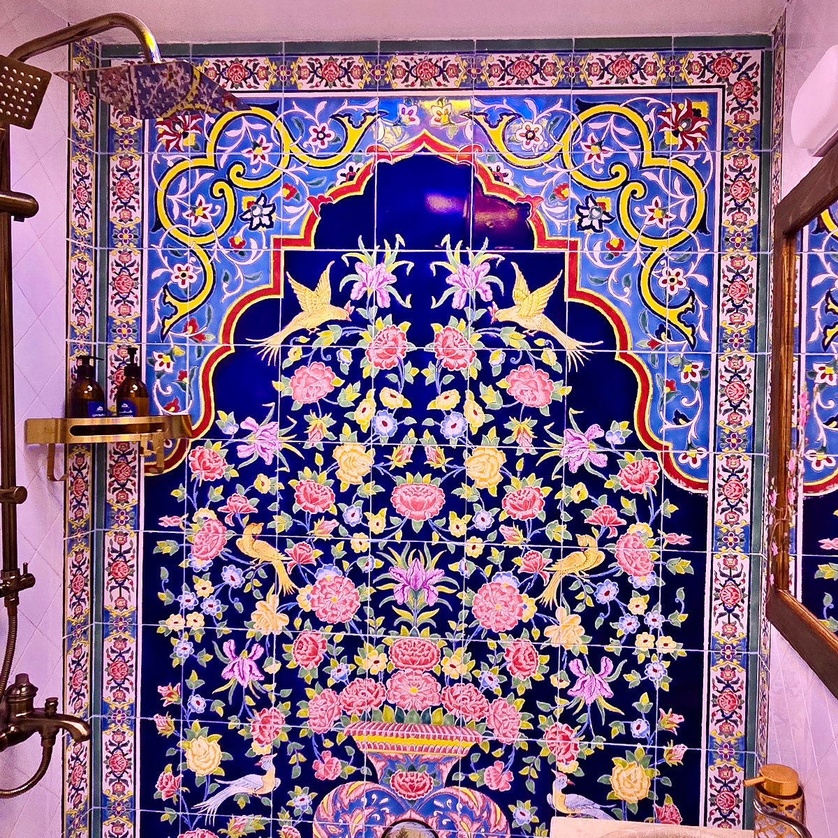 Ayeneh Room