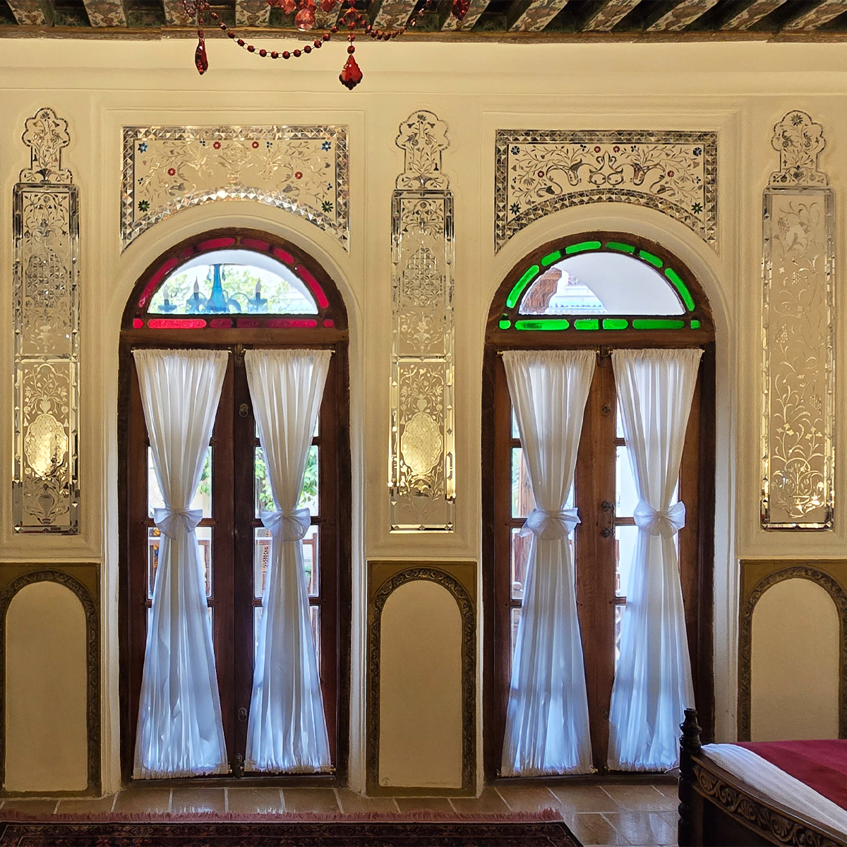 Ayeneh Room