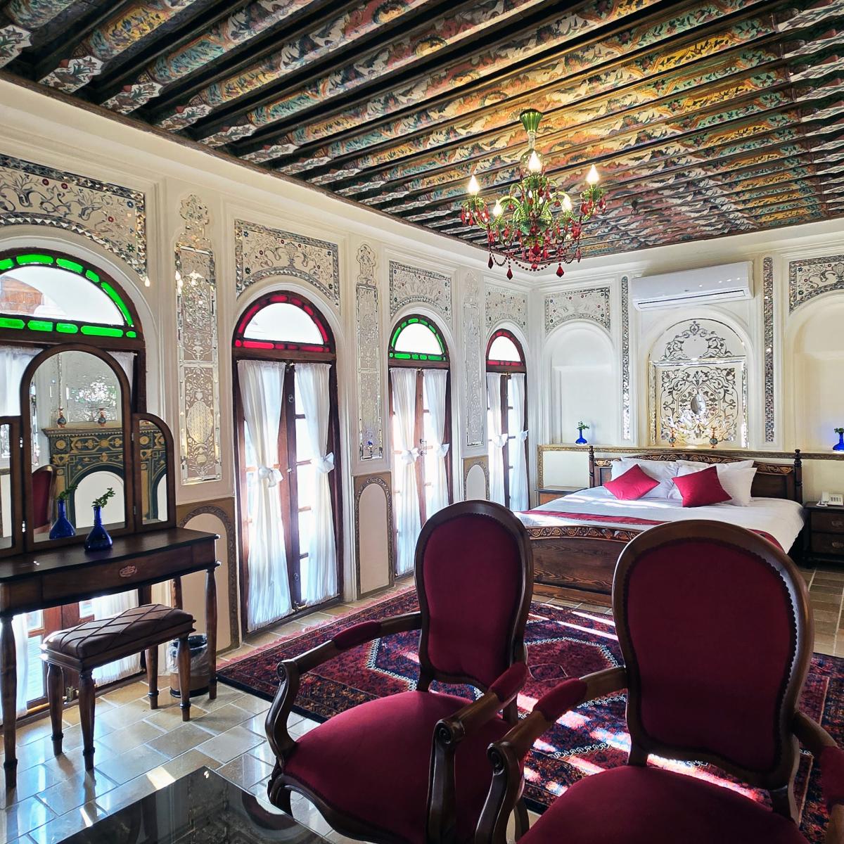 Ayeneh Room