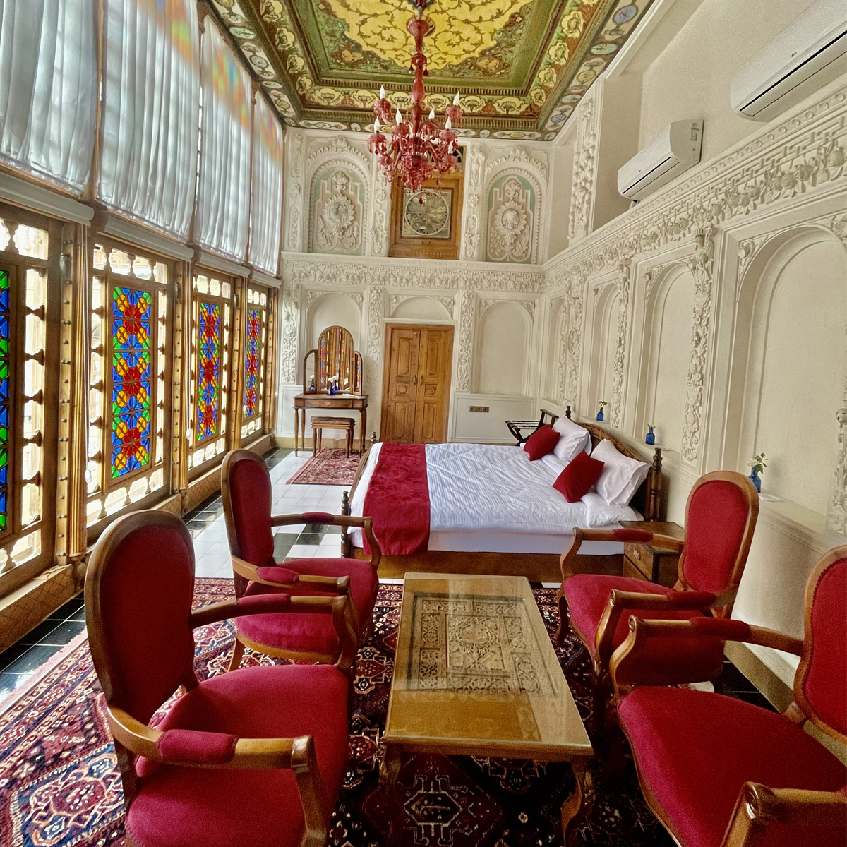 Shahneshin Room