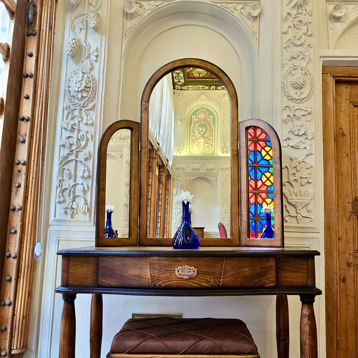 Shahneshin Room