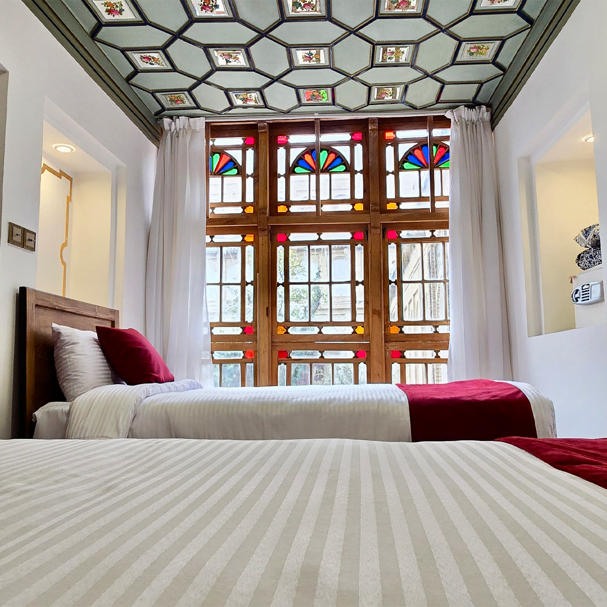 Shahneshin Room