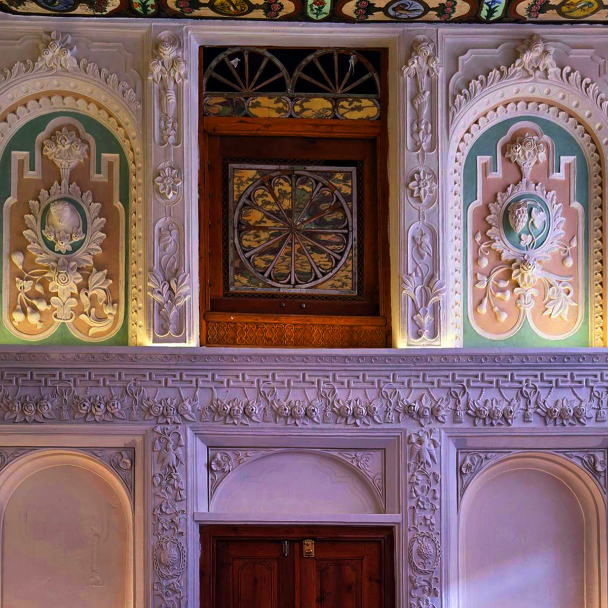 Shahneshin Room